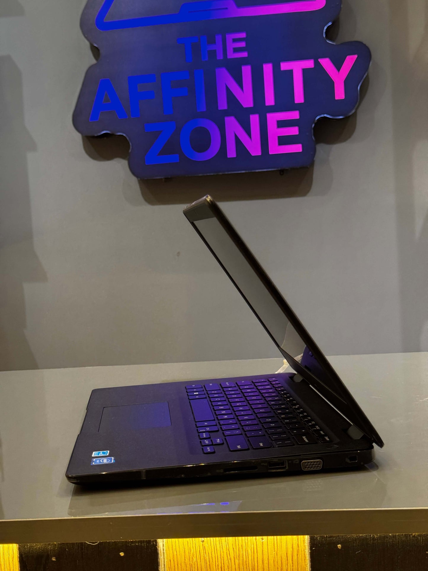 Dell Wyse 5470 Intel Celeron N4100 Laptop with 8GB RAM and 128GB SSD