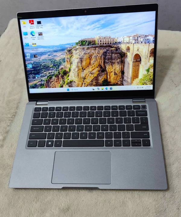 Dell Latitude 5330 2-in-1 – Core i5 12th Gen | 8GB RAM | 256GB SSD | Touchscreen